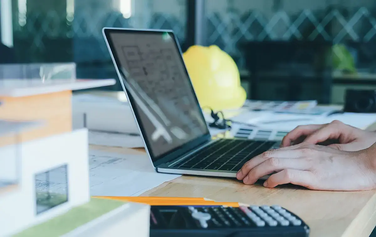 ingeniero-computadora-autocad-calculadora